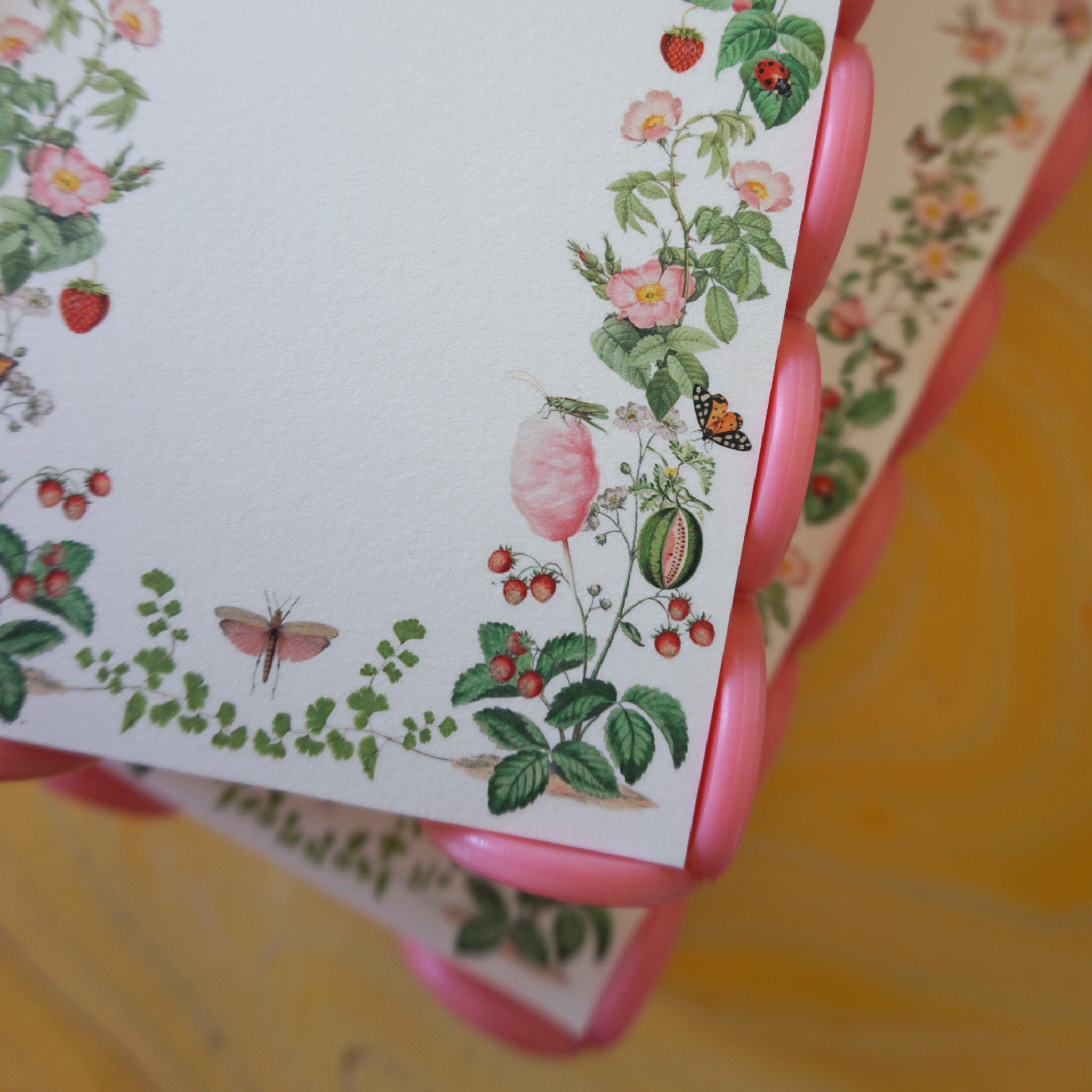 Scalloped Acrylic Tray and Notepad - Strawberry Surprise