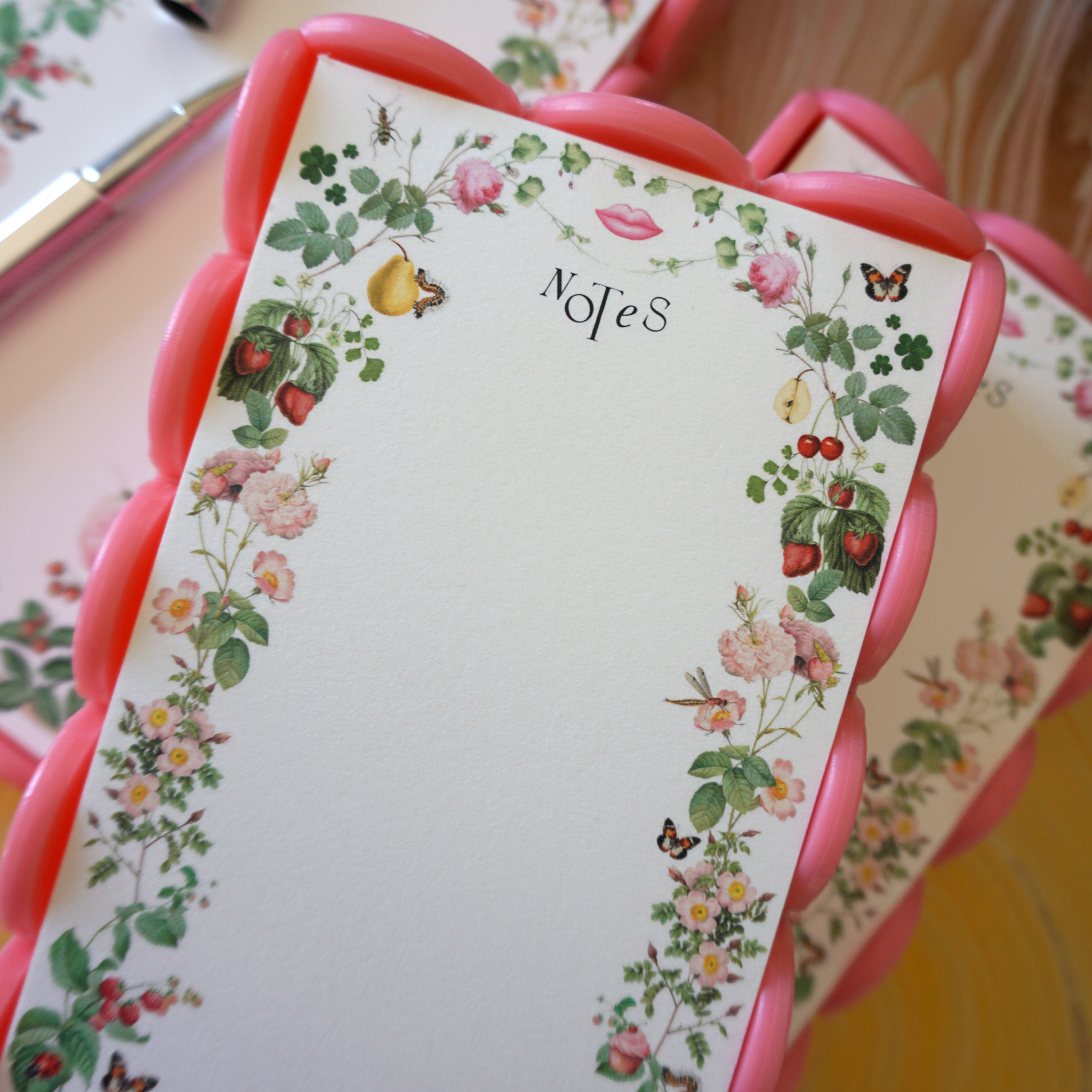 Scalloped Acrylic Tray and Notepad - Strawberry Surprise