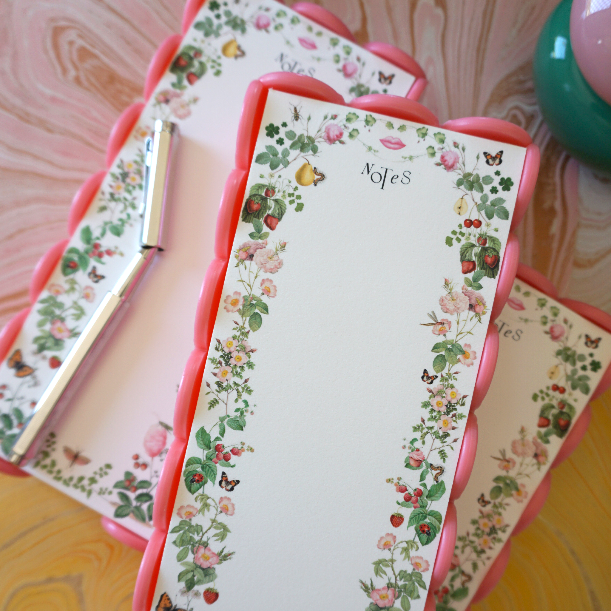 Scalloped Acrylic Tray and Notepad - Strawberry Surprise