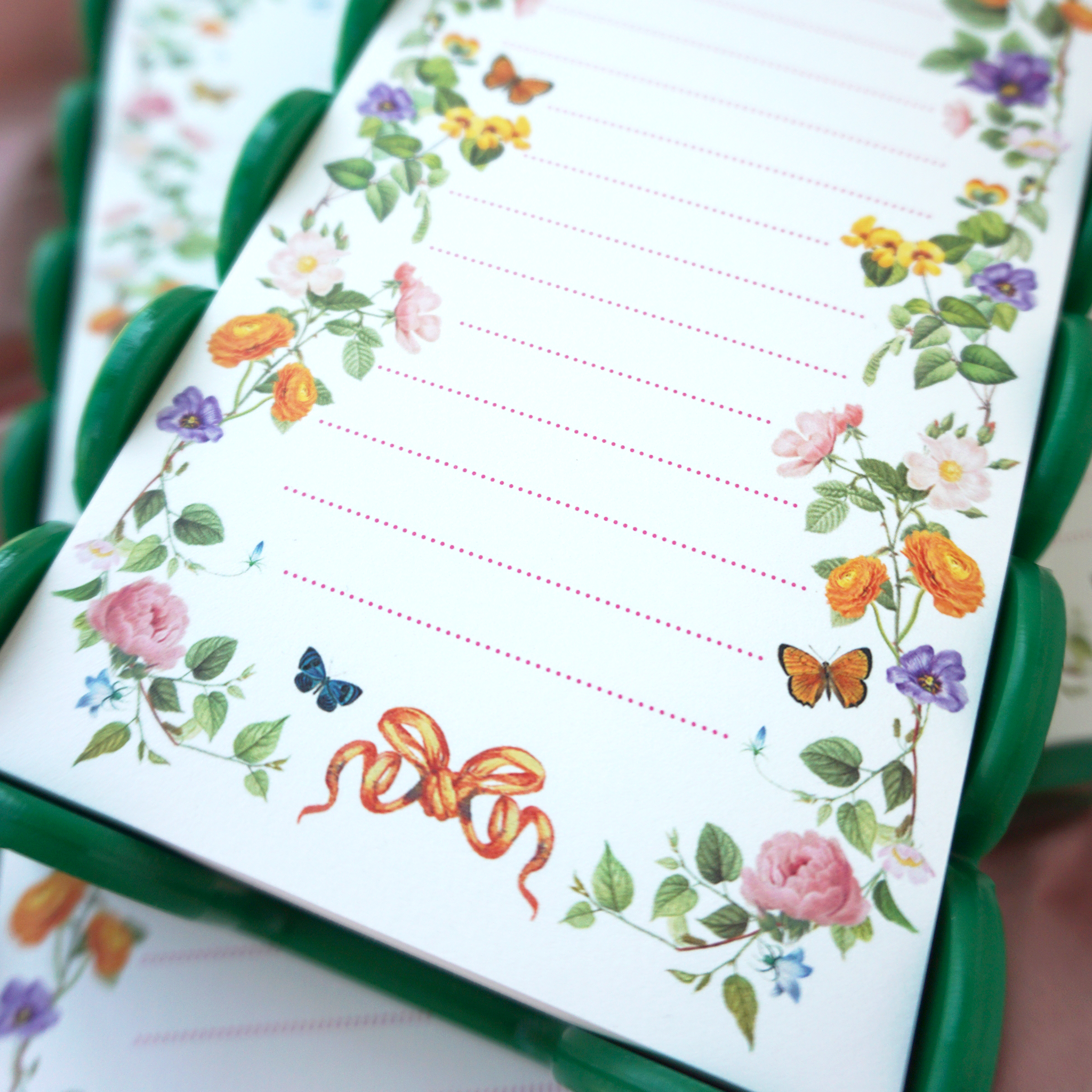 Scalloped Acrylic Tray and Notepad - Paper Crane