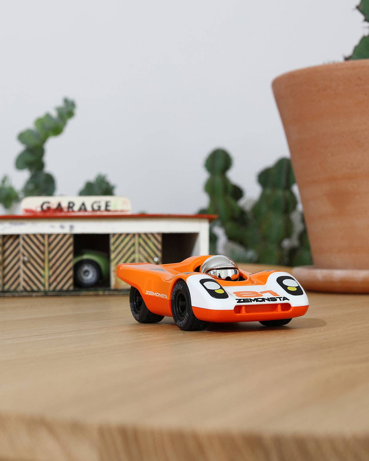 Car ZEMONSTA: Zemonsta Egon Orange