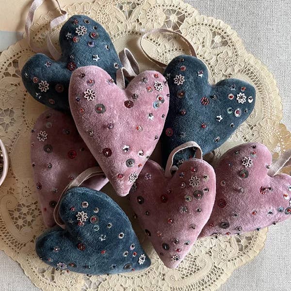 Velvet Confetti Heart Token - Vintage-Inspired Soft Ornament: Navy