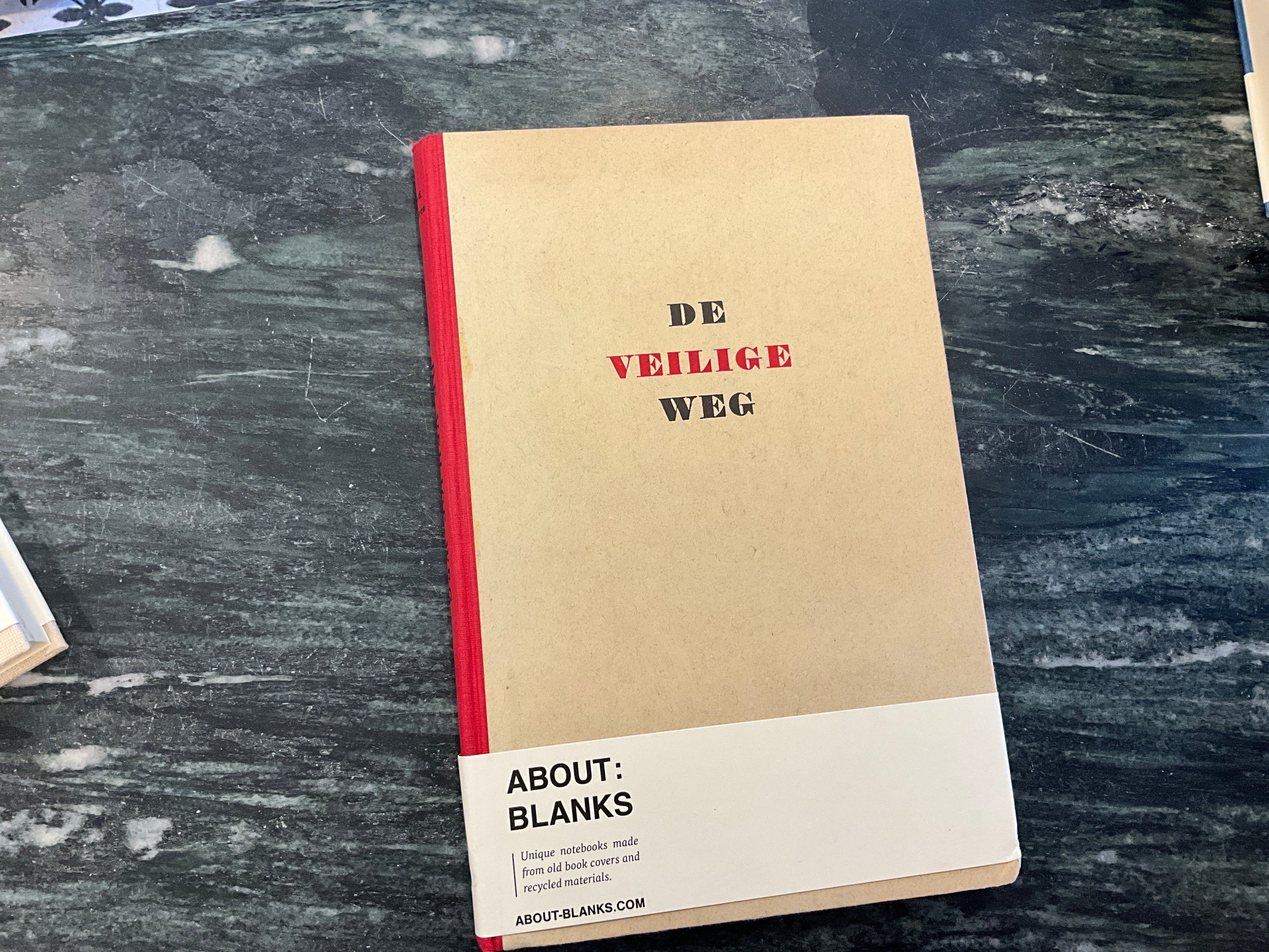 Vintage About Blanks Notebook: De Veilige Weg