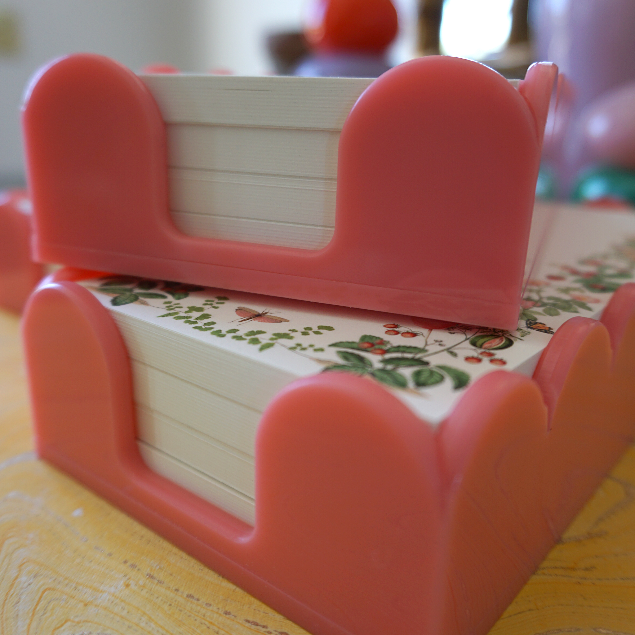 Scalloped Acrylic Tray and Notepad - Strawberry Surprise