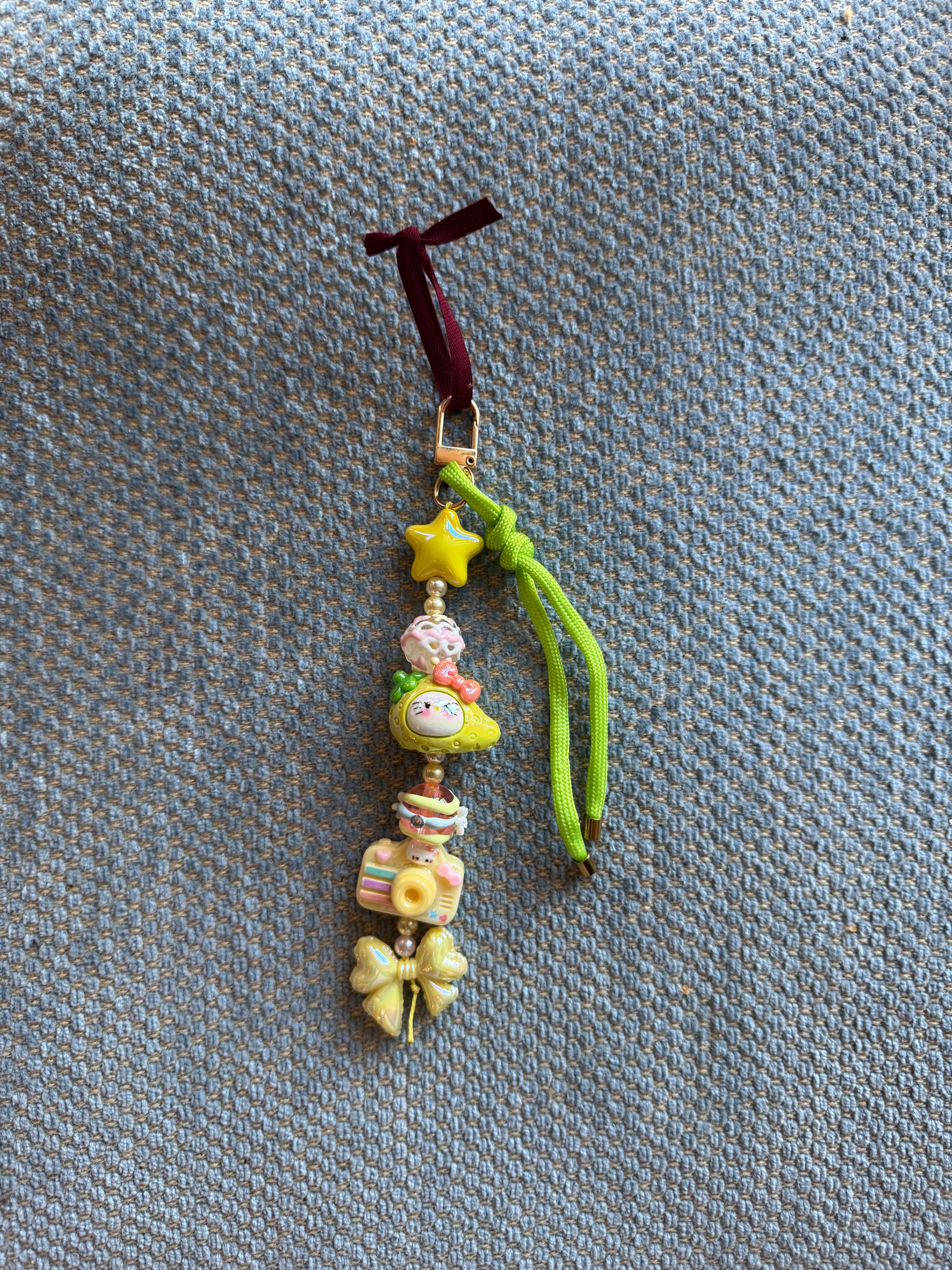 Sweet and Kind Bag Charm 1 bead strands - yellow star lime string