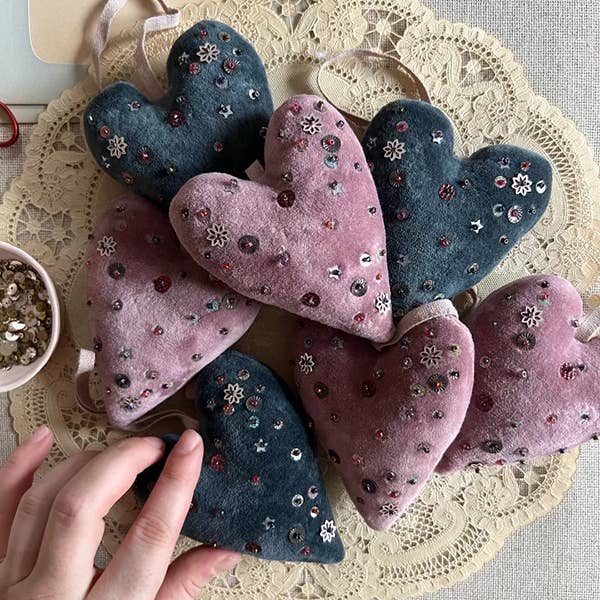 Velvet Confetti Heart Token - Vintage-Inspired Soft Ornament: Navy